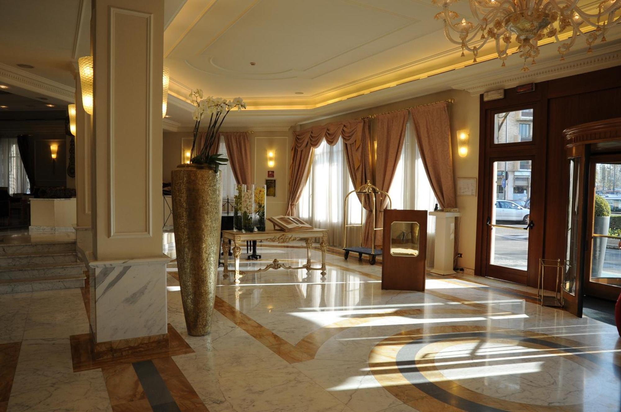 维斯康蒂皇宫豪华酒店 米兰 外观 照片